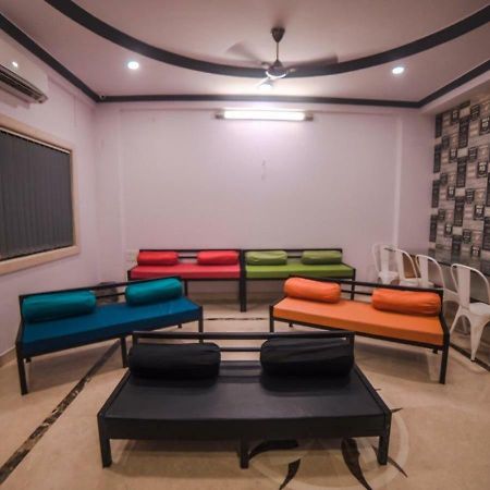 Happinest - The Backpacker'S Hostel Мумбай Екстериор снимка