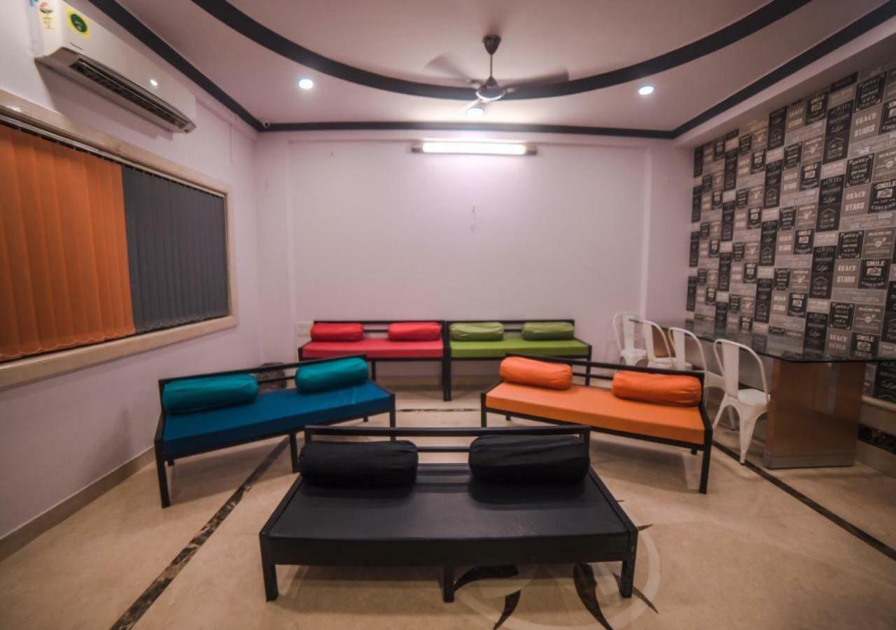 Happinest - The Backpacker'S Hostel Мумбай Екстериор снимка